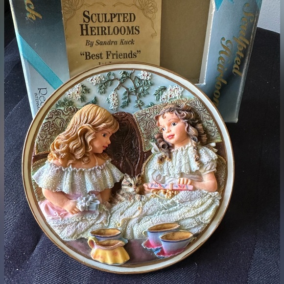 Sculptured Heirlooms by Sandra Kuck “ Best Friends” collector plate - Picture 1 of 7